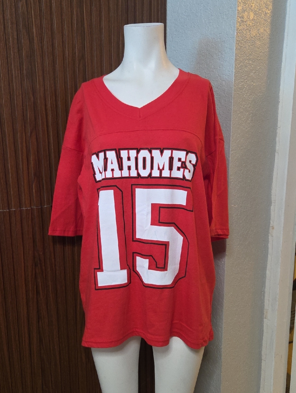 Patrick Mahomes Signature "Showtime" NFLPA Red Crew Neck Tee - Size Large
